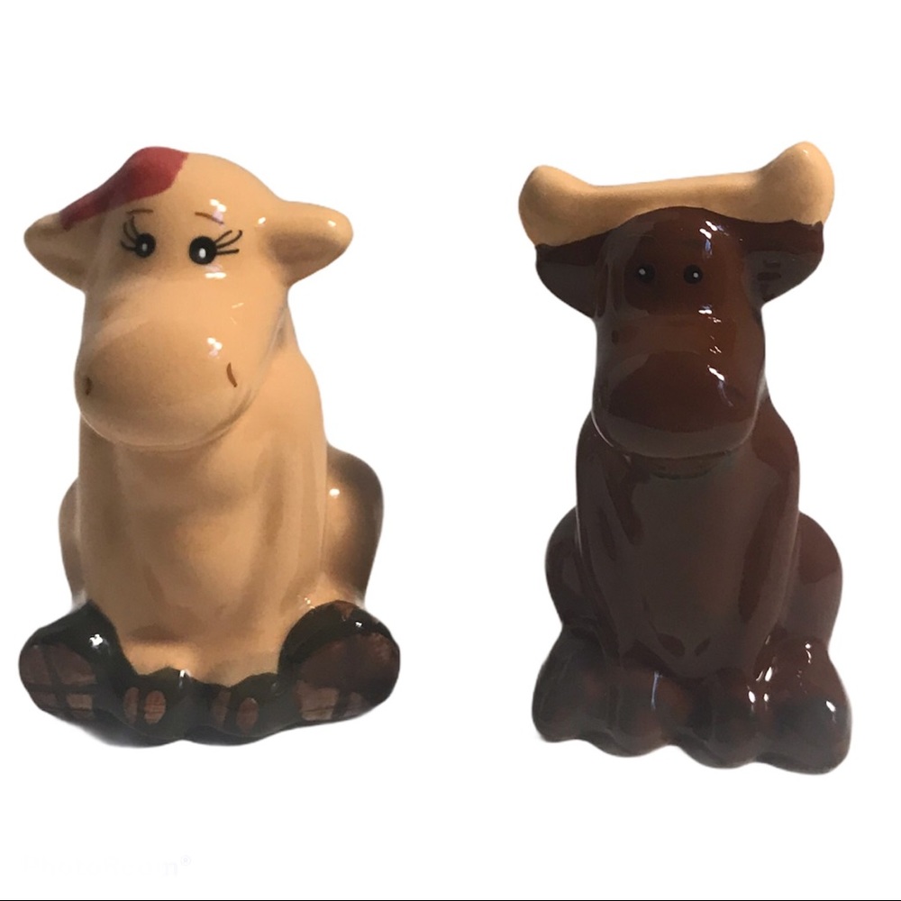 Alaskan salt and pepper shakers cow and moose